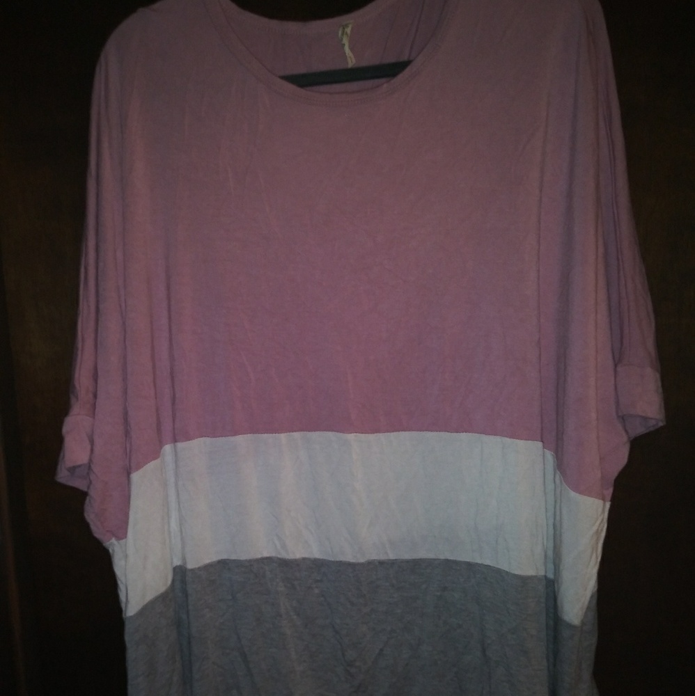 🤑 3 for $30🤑 NWOT color block shirt